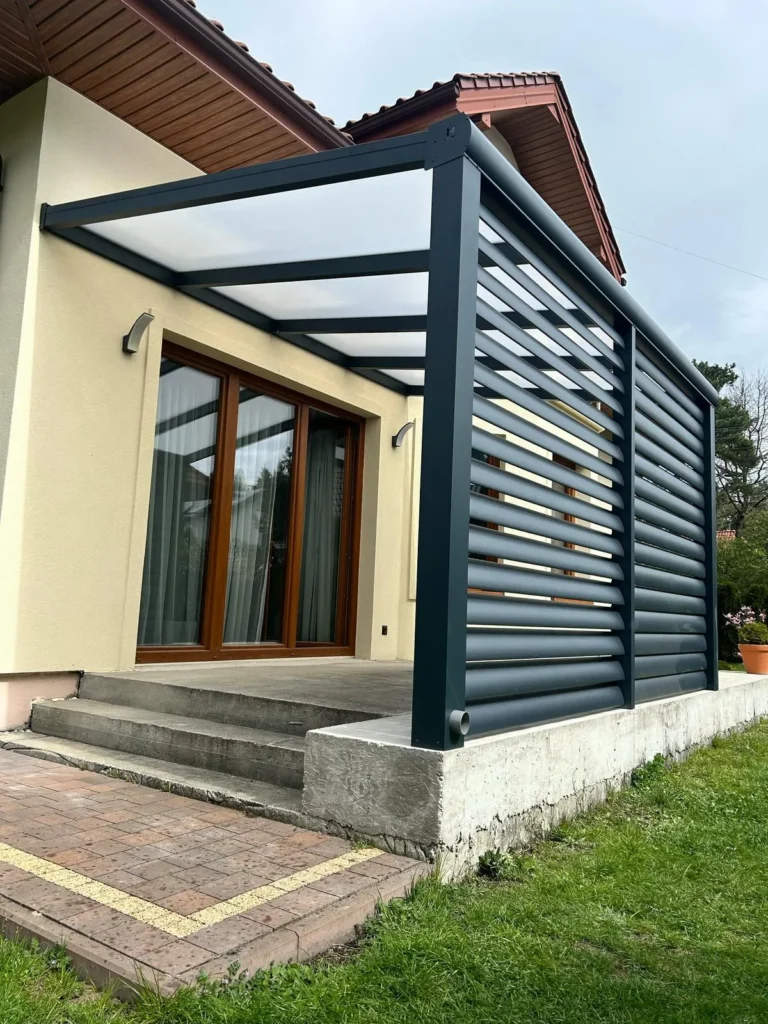 Golden Woods – pergola ogrodowa w minimalistycznym stylu skandynawskim.